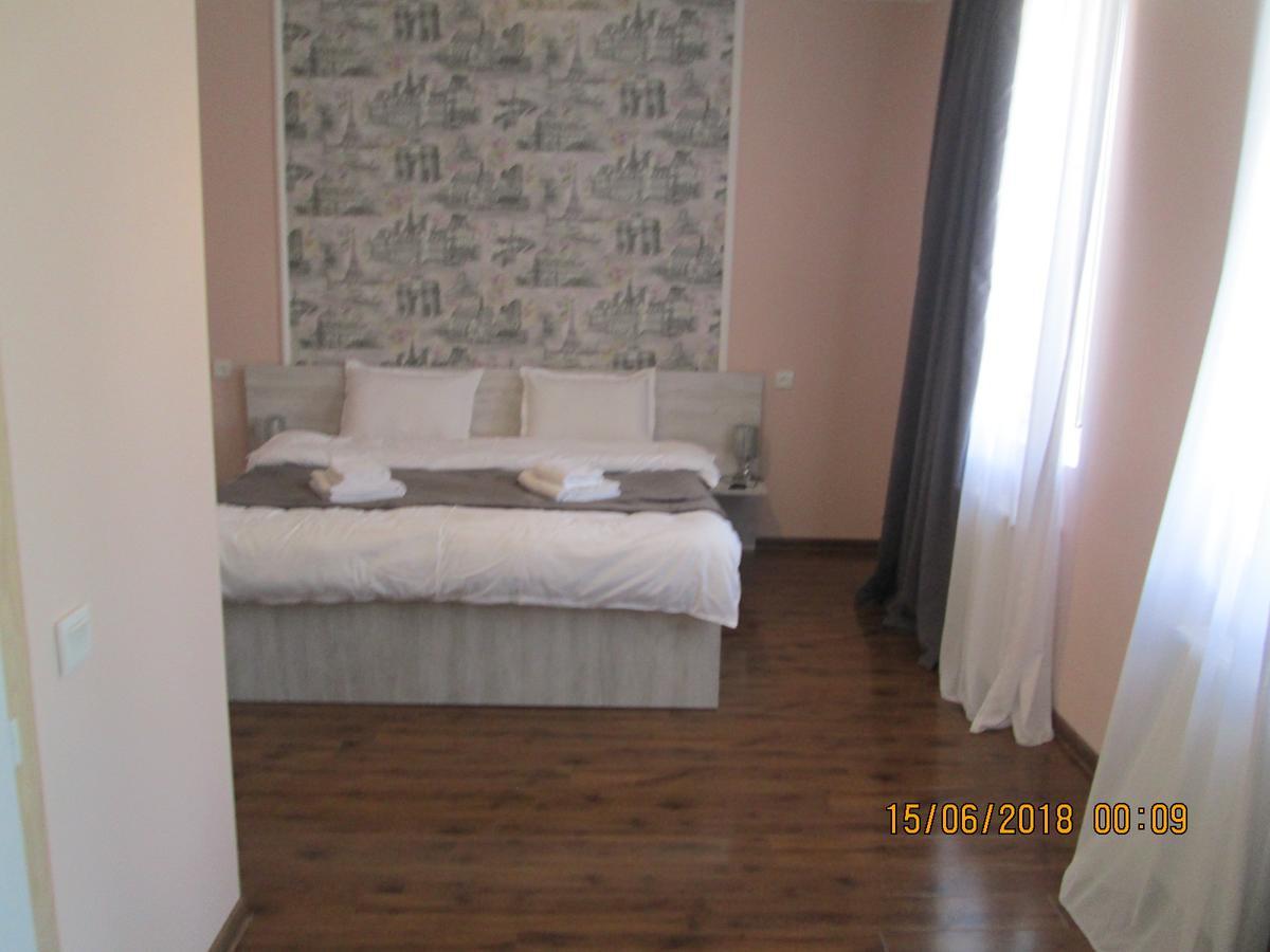 Guesthouse Elli & Cottages Степанцмінда Екстер'єр фото