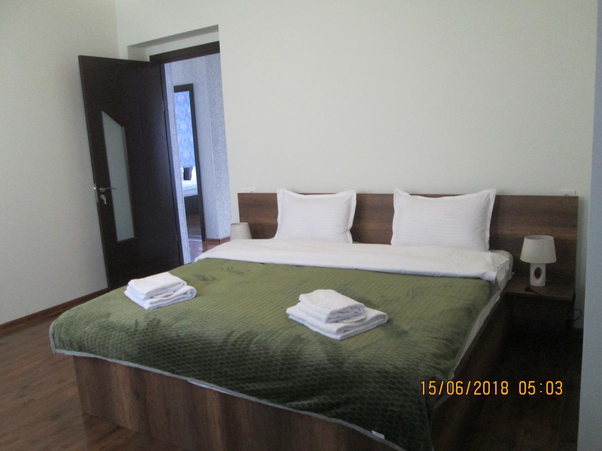 Guesthouse Elli & Cottages Степанцмінда Екстер'єр фото