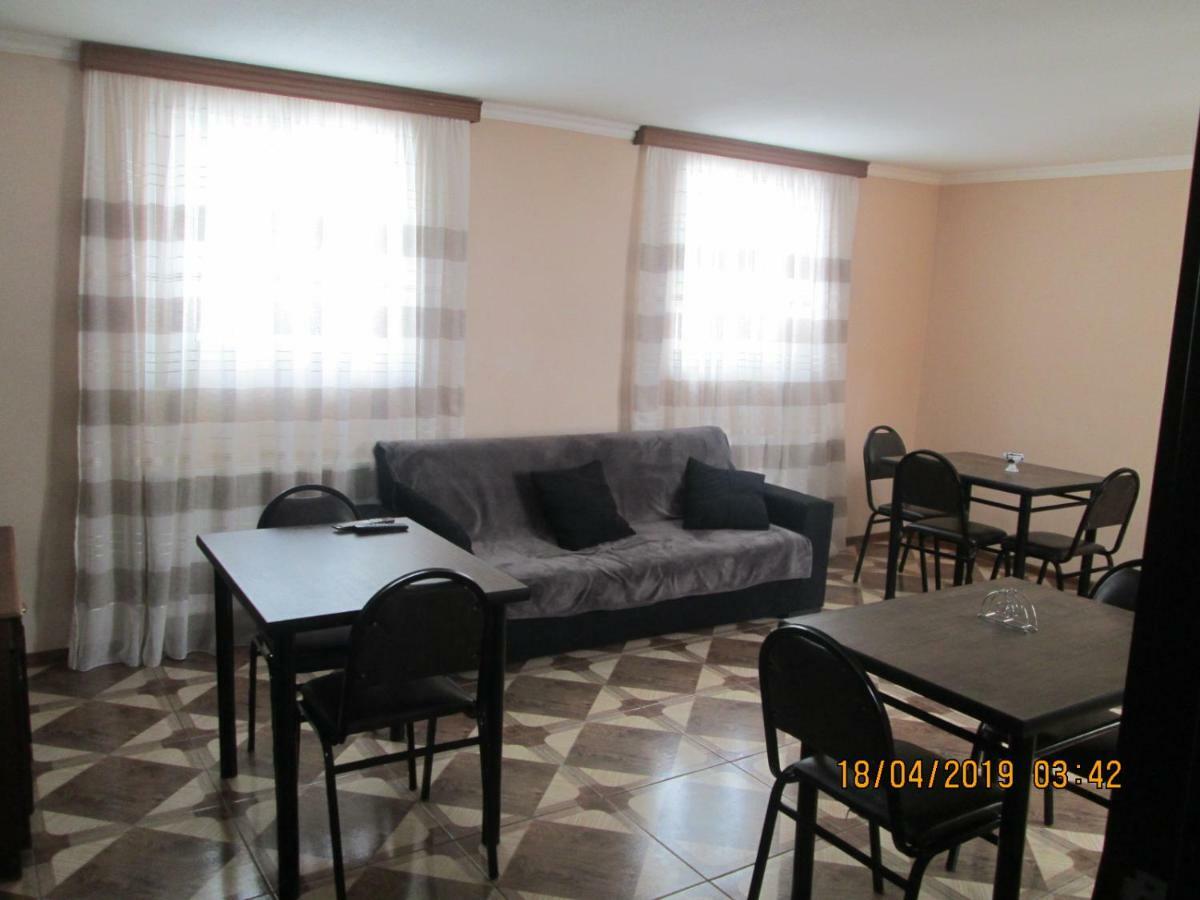 Guesthouse Elli & Cottages Степанцмінда Екстер'єр фото