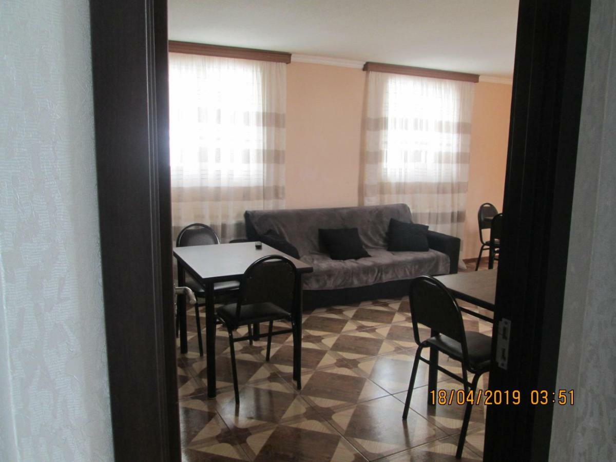 Guesthouse Elli & Cottages Степанцмінда Екстер'єр фото